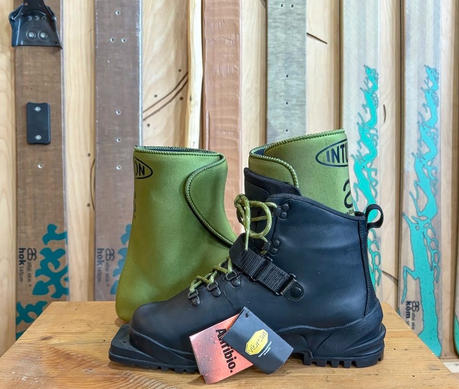 Altai Skis Winter - a light weight double boot